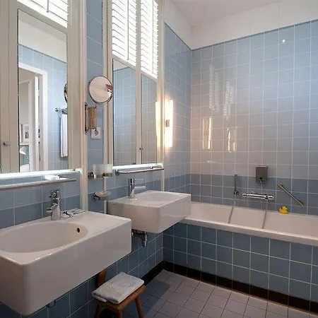 Augustus Hotel 4*