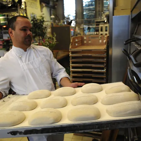 아우구스투스 4* 도르드레흐트